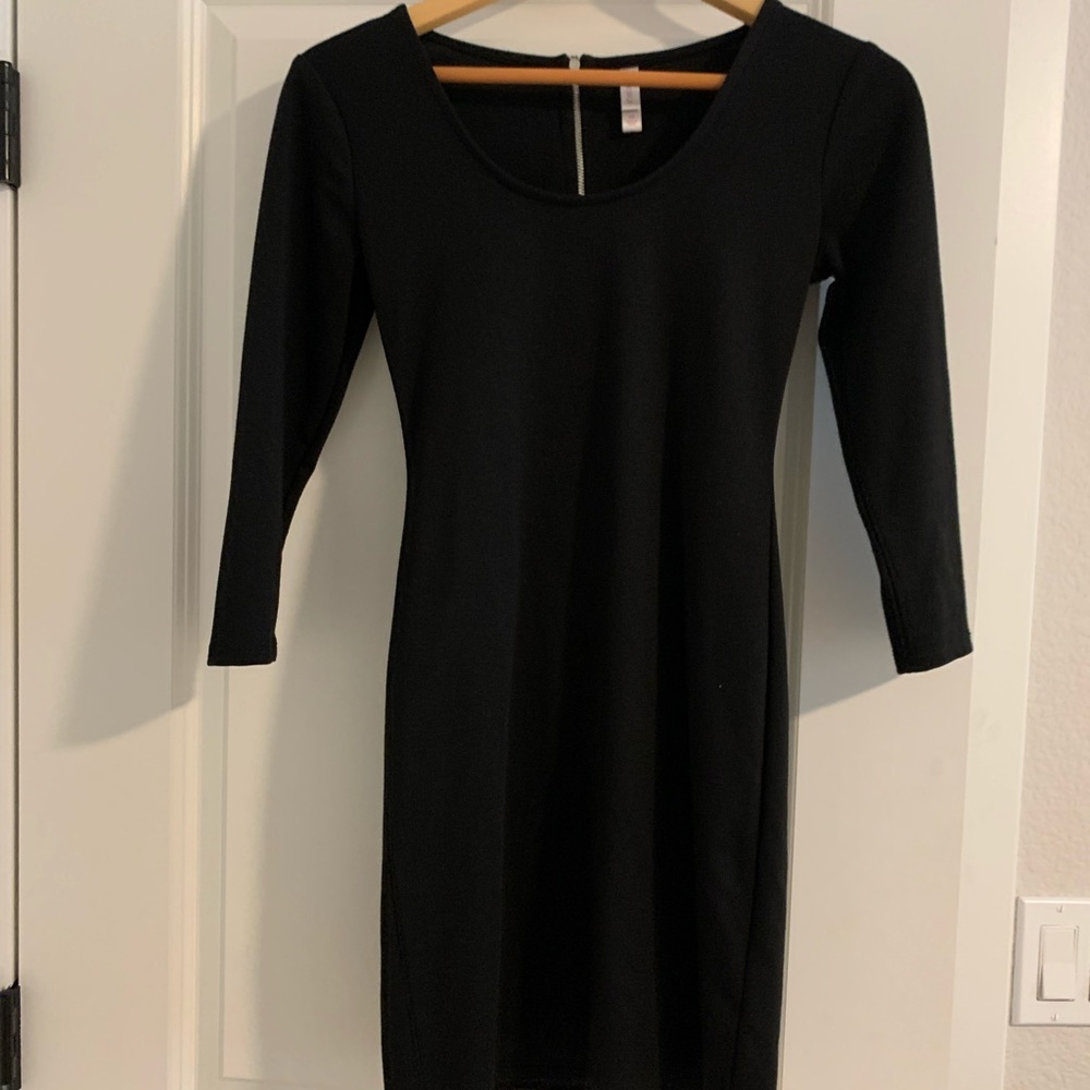 NWOT Black Mini Dress w/ 3/4 sleeves & zipper